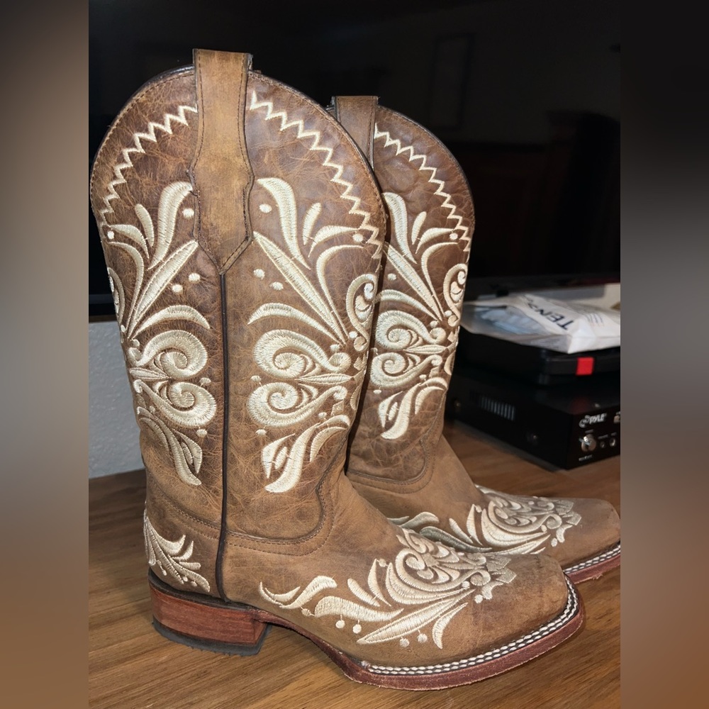 Circle G by Corral Boots, women size 8.5